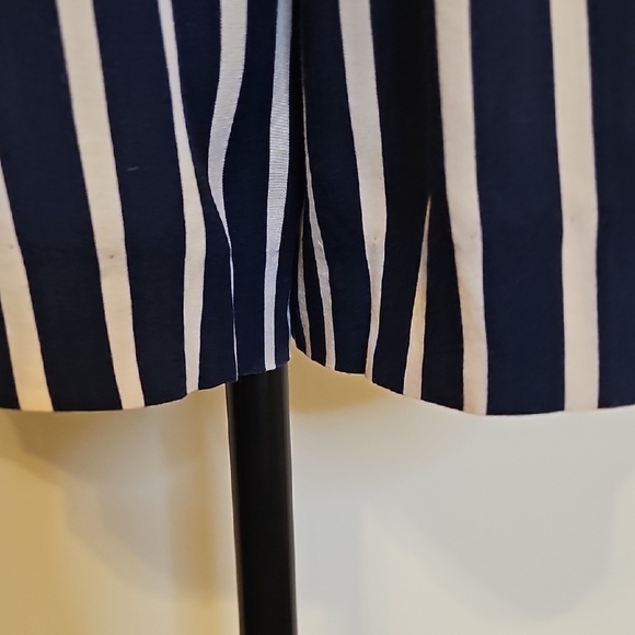 H&M Dark Blue and White Striped Women's Shorts - Picture 4 of 8
